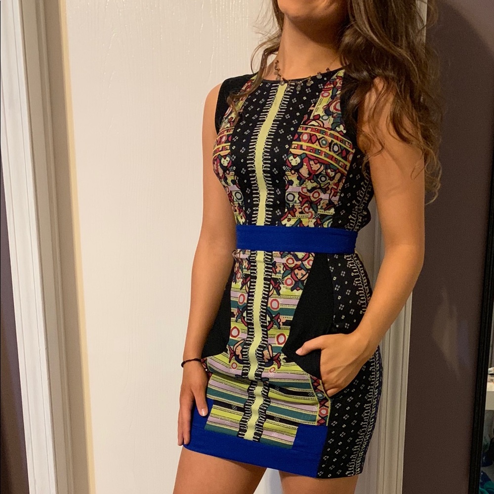 Cute cap sleeve bcbg dress